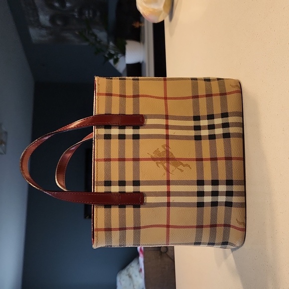 Classic Burberry Haymarket Check Tote - Picture 10 of 13